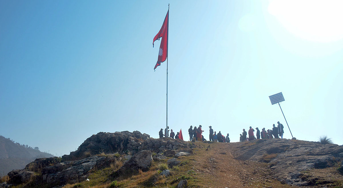 तनहूँस्थित सोह्र फिट अग्लो राष्ट्रिय झण्डा