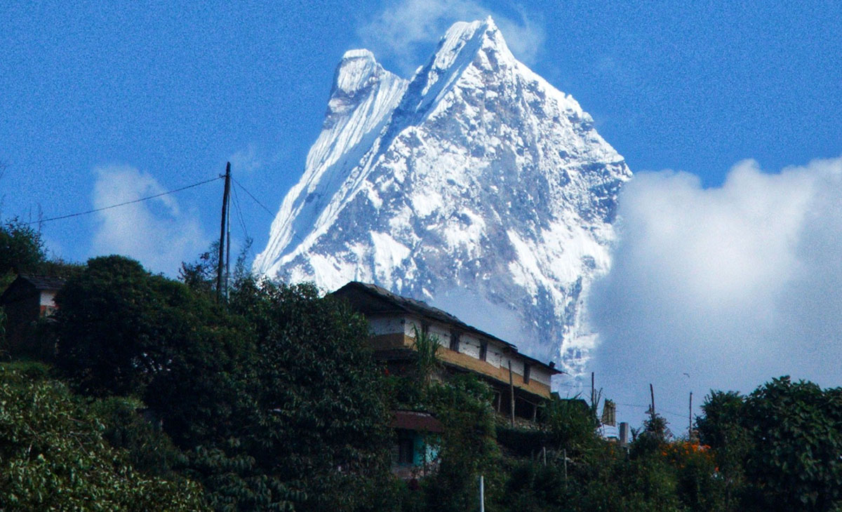 नजिकबाट चिह्याउँदा माछापुछ्रे हिमाल