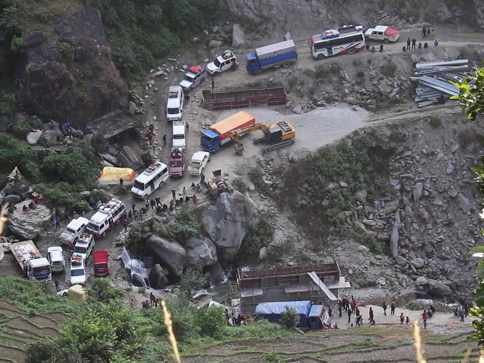 अविरल वर्षाका कारण कर्णाली प्रदेशका मुख्य राजमार्गहरु अवरुद्ध