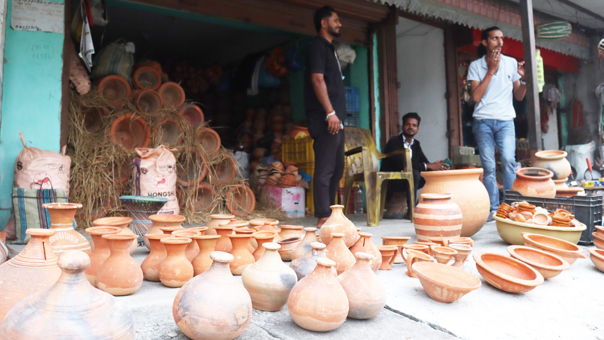 माटोका भाँडा बेचेर मासिक ८० हजारसम्म आम्दानी