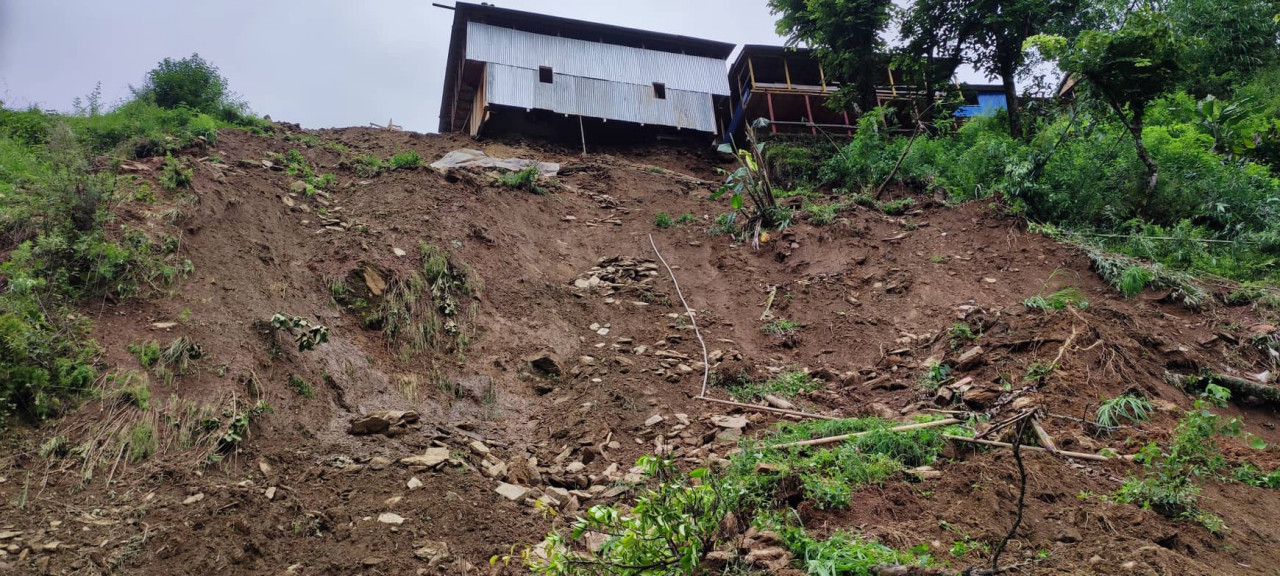 म्याग्दीमा पहिरोले घर बगाउँदा २ जनाको मत्यु, ३ जना बेपत्ता 