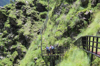 ल्हाक्याप भीर : पर्यटकलाई रमाइलो, स्थानीयलाई बाध्यता (फोटो फिचर) 