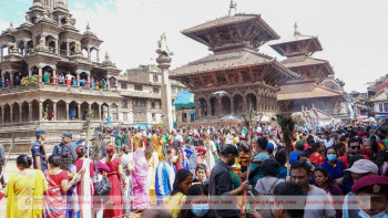 श्रीकृष्ण जन्माअष्टमीमा पाटन कृष्ण मन्दिरमा दर्शनार्थीको घुइँचो (फोटो फिचर)