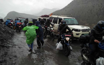 मुस्ताङ जाने बाटोमा जताततै पहिरो, मुस्ताङ भ्रमण नगर्न आग्रह 