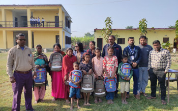 नटुवा समुदायका बालबालिकाहरुलाई शैक्षिक समाग्री वितरण