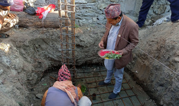 अध्यक्ष भण्डारीद्वारा पुष्पलाल स्मृति प्रतिष्ठान कार्यालय भवनकाे शिल्यान्यास 