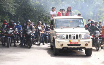 गृह जिल्लामा भरतमणिलाई नौमती बाजा र च्याब्रुङ नाचसहितको भव्य स्वागत (फोटोफिचर)