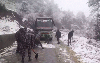 हिमपातका कारण अवरूद्ध दशरथचन्द र जयपृथ्वी राजमार्ग हिउँ हटाएसँगै पुन: सञ्चालनमा