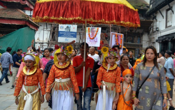 दिवङ्गत आफन्तको सम्झना गर्दै  बनेपा र धुलिखेलमा गाईजात्रा मनाइँदै