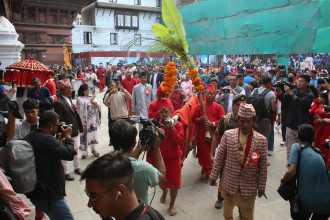 हनुमान ढोकाको दशैँघरमा फूलपाती