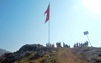 तनहूँस्थित सोह्र फिट अग्लो राष्ट्रिय झण्डा