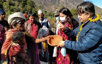 आवास निर्माणको प्रस्ताव लिएर मन्त्री झाँक्री राउटे बस्तीमा