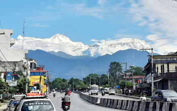 पोखराबाट देखिएको अन्नपूर्ण हिम श्रृंखलाको दृश्य