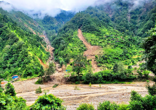 बागलुङको बडिगाडमा पहिरोले ५० परिवार विस्थापित