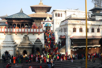 देशभरका शिवालयमा दर्शनार्थीहरूकाे घुइँचाे (फाेटाे फिचर)