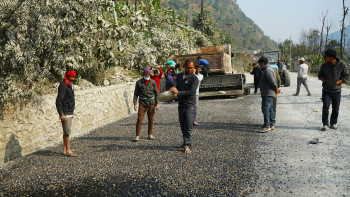 बेनी–दरवाङ सडक : रणवाङ–दरवाङ खण्डमा कालोपत्र शुरू