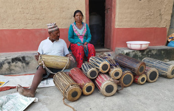 लाेकसंस्कृति लाेप हुँदै, तिहारमा पनि भएन मादल बिक्री