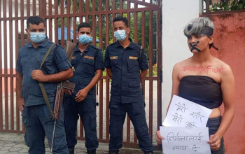 सुदूरपश्चिम मुख्यमन्त्री कार्यालय अगाडि सावित्रीको प्रदर्शन