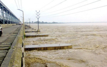 सप्तकोशी नदीमा पानीको बहाव बढ्न थालेपछि उच्च सतर्कता, ब्यारेजका १६ ढोका खोलिए