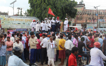 कृषि मल उपलब्ध नगराएकाे भन्दै किसान उत्रिए सडकमा