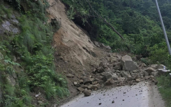 पहिराेका कारण भीमदत्त र केआइसिंह राजमार्ग पूर्णरूपमा अवरुद्ध