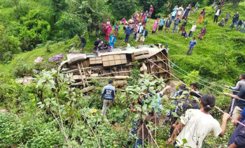 रोल्पामा बस दुर्घटना हुँदा ४ जनाको मृत्यु, १९ घाइते