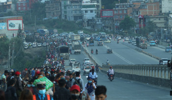 दशैँमा राजधानी छोड्नेको संख्या दैनिक एक लाखको हाराहारीमा 