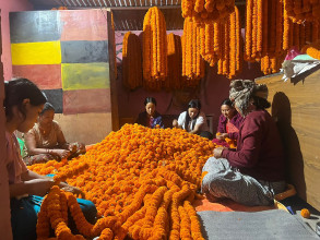 सयपत्री फूलको माला