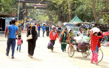 भारतबाट स्वदेश फर्किनेकाे भीड, सीमा नाकामा सुरक्षा सतर्कतामा कडाइँ