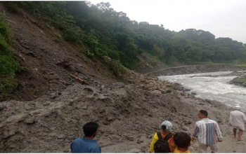 इन्द्रावती ड्याम छेउमा निरन्तर पहिरो    