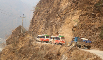 पहिरोका कारण कर्णाली राजमार्ग पुनः अवरुद्ध