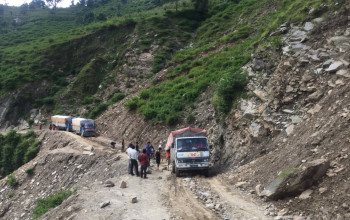 चार दिनदेखि अवरुद्ध कर्णाली राजमार्ग सञ्चालन