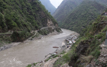 कर्णाली नदीमा डुंगा पल्टिँदा बेपत्तामध्ये एकजनाको शव फेला, ३ जना अझै वेपत्ता