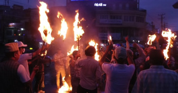 पृथ्वीनारायण शाहको प्रतिमा हटाएको आक्रोशमा मेयरको पुत्ला दहन