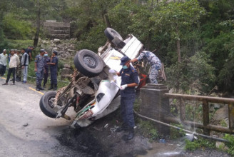 जीप दुर्घटनामा चालक र सहचालकको मृत्यु