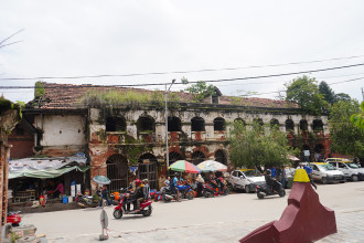 भूकम्पले क्षतिग्रस्त ललितपुरको अदालत भवन पुनर्निर्माणकाे तयारी