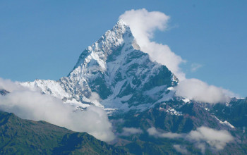 मौसम खुलेपछि देखिएकाे मनाेरम 'माछापुच्छे हिमशृङ्खला'