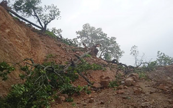 थवाङमा पहिराेले घर पुरिँदा दुईकाे मृत्यु, दुई जना घाइते