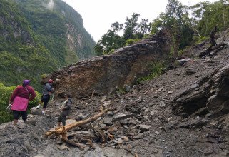 डुम्रे–बेँसीसहर–चामे सडक अवरुद्ध