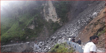 पहिरो खस्दा कर्णाली राजमार्ग अवरुद्व