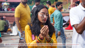 आज साउन महिनाको दोस्रो सोमबार, पशुपतिसहितका शिवालयहरुमा घुइँचो 