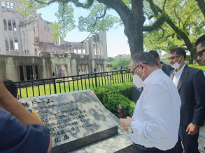 पूर्वप्रधानमन्त्री दाहालद्वारा जापानकाे हिरोसिमास्थित संग्रहालयको स्थलगत अवलोकन