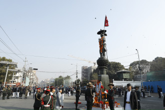 राष्ट्रपतिद्वारा राष्ट्रनिर्माताप्रति सम्मान (फाेटाेफिचर)