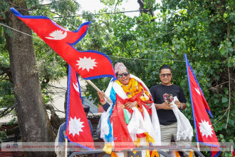 सगरमाथाको सफल आरोहण गरेर फर्किए मंगोलियन हर्टका गायक राजु लामा  (फोटो फिचर) 