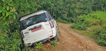 कांग्रेस उपसभापति धनराज गुरुङ सवार स्कार्पियो गाडी रामेछापमा दुर्घटना