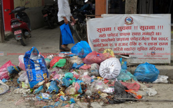 सिसडोलमा सडक विग्रिएपछि उपत्यकामा फोहोरको पहाड, अझै दुई हप्ता फोहोर नउठ्ने