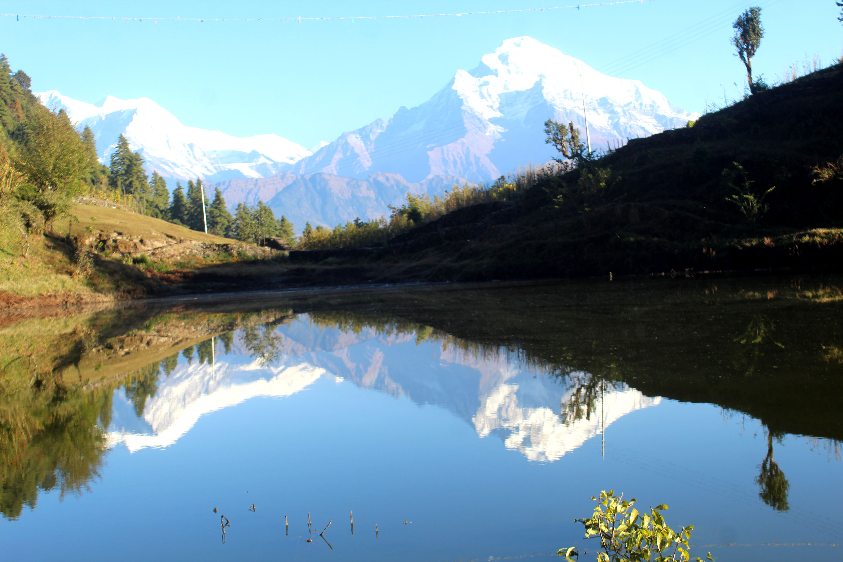 बराह ताल र हिमालको प्रतिविम्ब