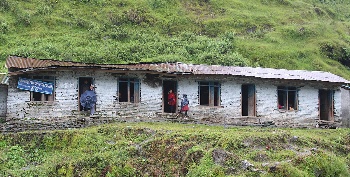 जनजागृति माध्यमिक विद्यालयको कक्षा कोठा जीर्ण, पठनपाठन प्रभावित